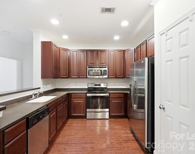 1000 E Woodlawn Road - Photo Thumbnail 13