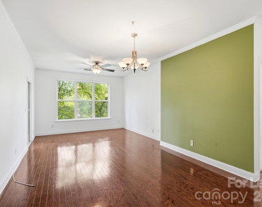 1000 E Woodlawn Road - Photo Thumbnail 24