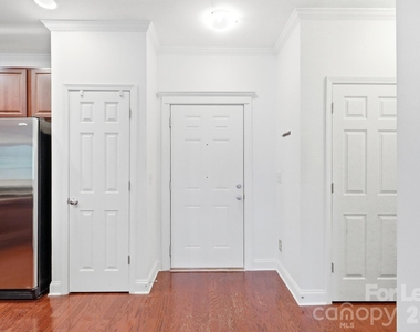 1000 E Woodlawn Road - Photo Thumbnail 11