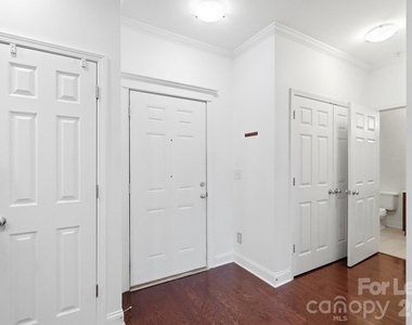 1000 E Woodlawn Road - Photo Thumbnail 12