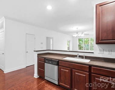 1000 E Woodlawn Road - Photo Thumbnail 18