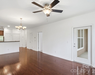 1000 E Woodlawn Road - Photo Thumbnail 27