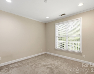 1000 E Woodlawn Road - Photo Thumbnail 32