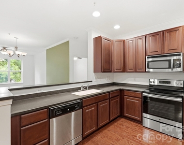 1000 E Woodlawn Road - Photo Thumbnail 22