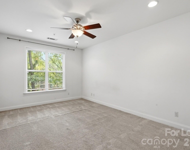 1000 E Woodlawn Road - Photo Thumbnail 39