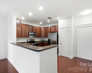 1000 E Woodlawn Road - Photo Thumbnail 14