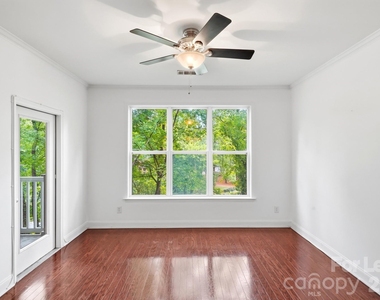 1000 E Woodlawn Road - Photo Thumbnail 26