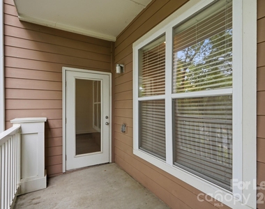 1000 E Woodlawn Road - Photo Thumbnail 30