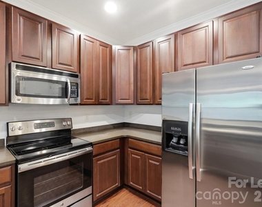 1000 E Woodlawn Road - Photo Thumbnail 20