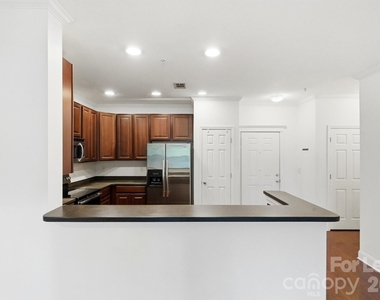 1000 E Woodlawn Road - Photo Thumbnail 16