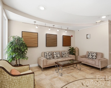 1000 E Woodlawn Road - Photo Thumbnail 7