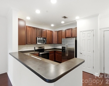1000 E Woodlawn Road - Photo Thumbnail 15