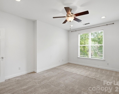 1000 E Woodlawn Road - Photo Thumbnail 41