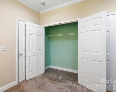 1000 E Woodlawn Road - Photo Thumbnail 33
