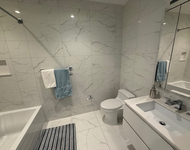 222 East 44th Street - Photo Thumbnail 7