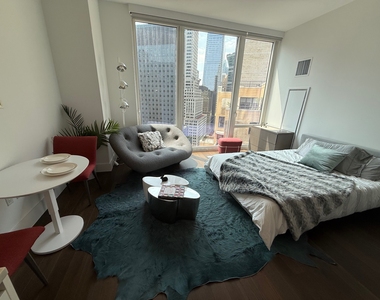 222 East 44th Street - Photo Thumbnail 1
