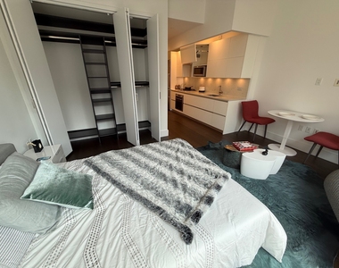 222 East 44th Street - Photo Thumbnail 4