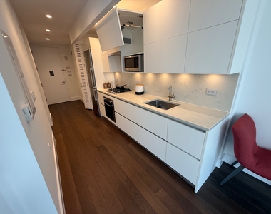 222 East 44th Street - Photo Thumbnail 5