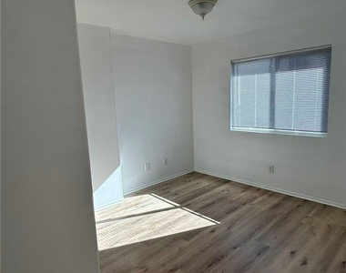 26071 Peck Street - Photo Thumbnail 6