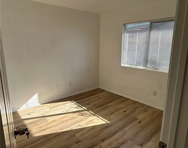 26071 Peck Street - Photo Thumbnail 5
