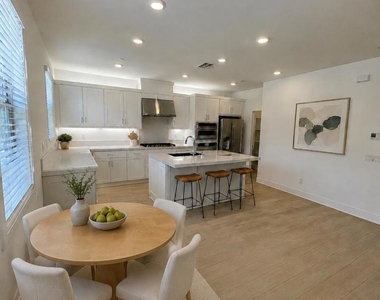 712 Guy Turner Drive - Photo Thumbnail 5