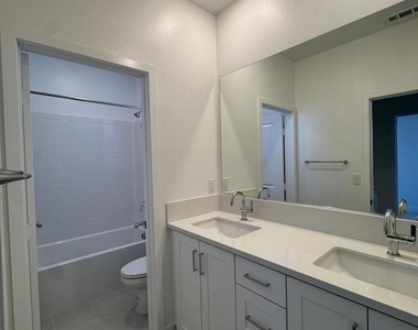 712 Guy Turner Drive - Photo Thumbnail 16