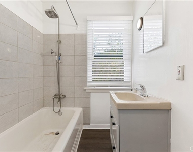 2441 3rd St #7 - Photo Thumbnail 14