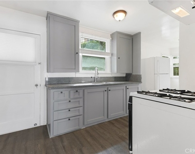 2441 3rd St #7 - Photo Thumbnail 23