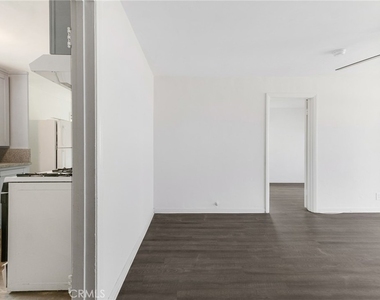 2441 3rd St #7 - Photo Thumbnail 5