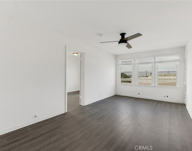 2441 3rd St #7 - Photo Thumbnail 4