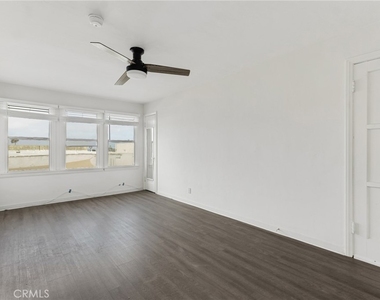2441 3rd St #7 - Photo Thumbnail 6