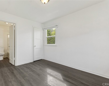 2441 3rd St #7 - Photo Thumbnail 13