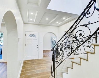 10563 Lindbrook Drive - Photo Thumbnail 23