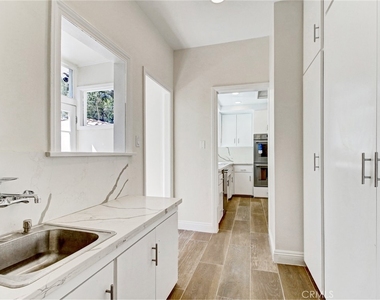 10563 Lindbrook Drive - Photo Thumbnail 17