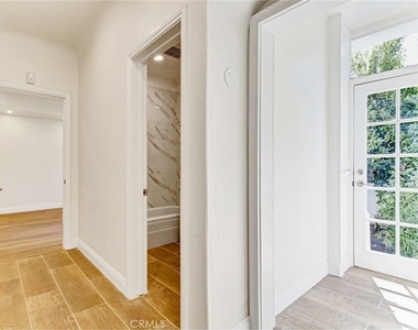 10563 Lindbrook Drive - Photo Thumbnail 19