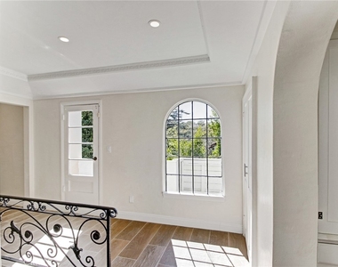 10563 Lindbrook Drive - Photo Thumbnail 26