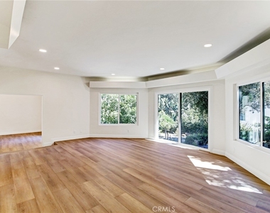 10563 Lindbrook Drive - Photo Thumbnail 5