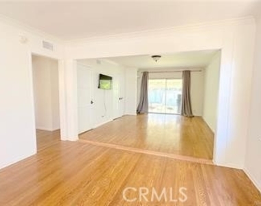 14722 Addison - Photo Thumbnail 3