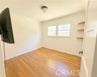 14722 Addison - Photo Thumbnail 5