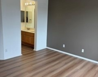 12 Coveside Court - Photo Thumbnail 4