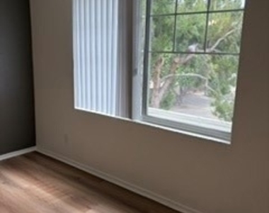 12 Coveside Court - Photo Thumbnail 8