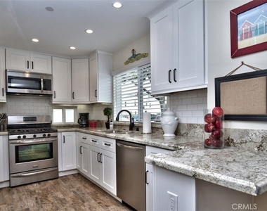 1509 E Balboa Boulevard - Photo Thumbnail 3