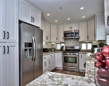 1509 E Balboa Boulevard - Photo Thumbnail 4