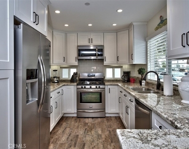 1509 E Balboa Boulevard - Photo Thumbnail 5