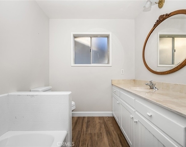 243 N Grand Street - Photo Thumbnail 4