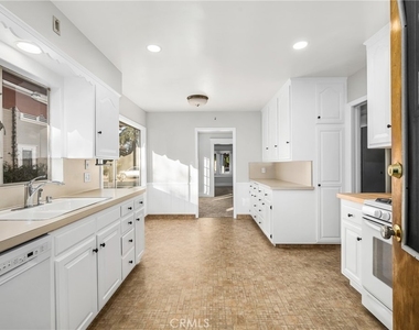 243 N Grand Street - Photo Thumbnail 14