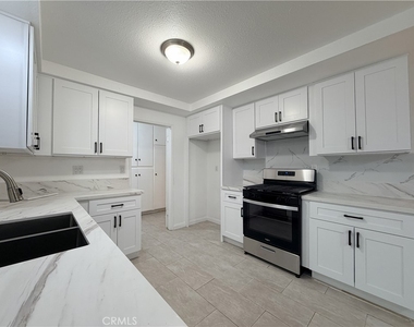 701 E 21st Street - Photo Thumbnail 3