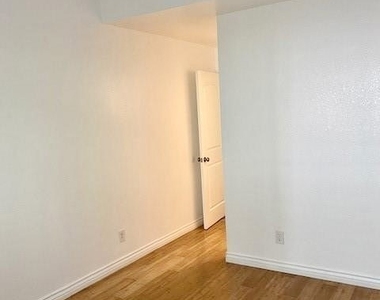 3284 Barham - Photo Thumbnail 30