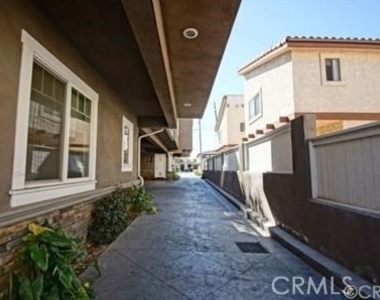 2109 Grant Avenue - Photo Thumbnail 2
