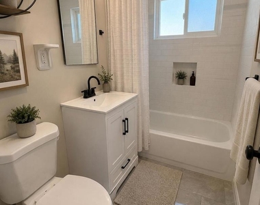 3113 Pine Ln - Photo Thumbnail 5